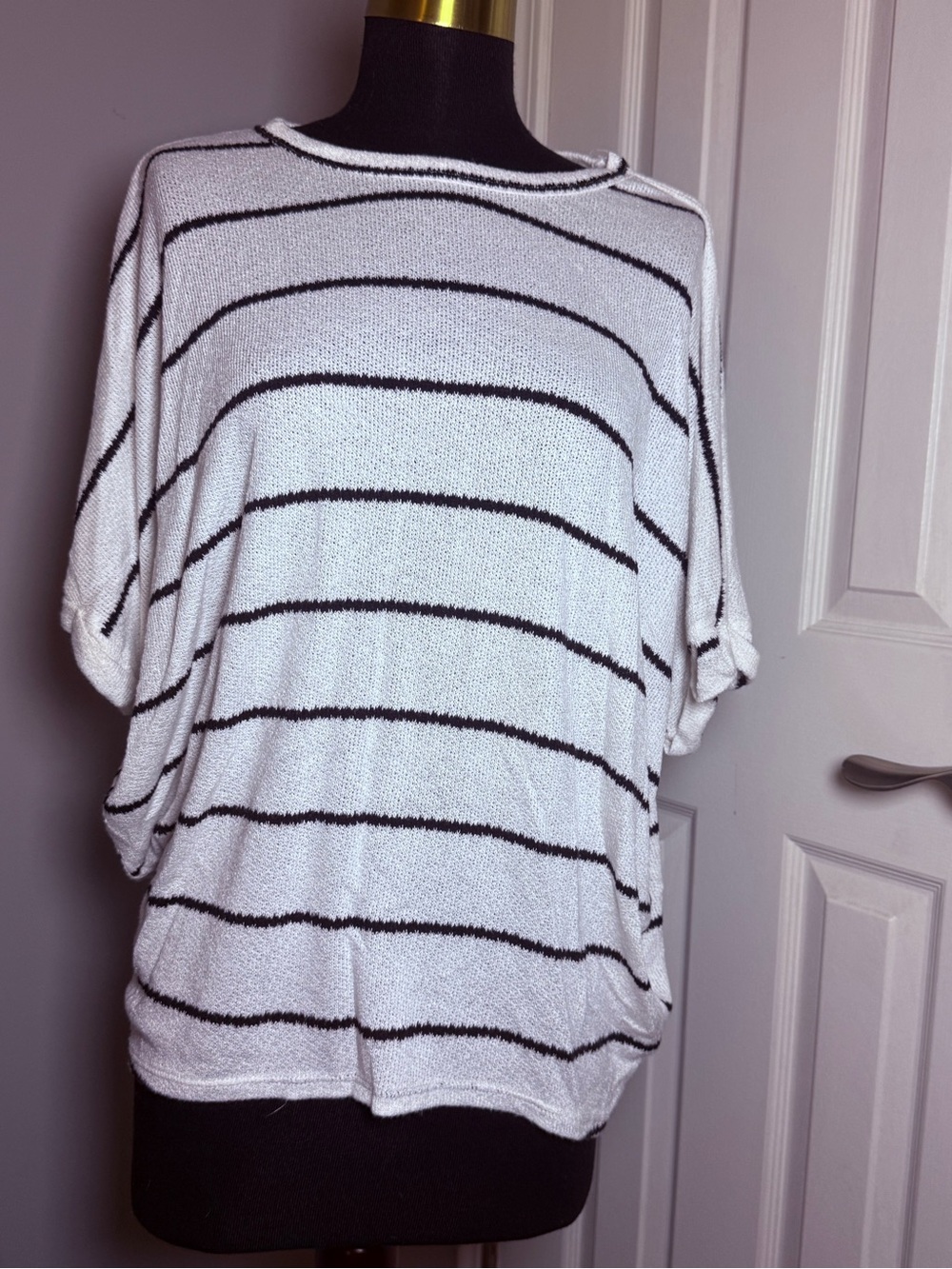 Francesca’s Striped Knit Top Sweater Short Sleeve White Black Size S